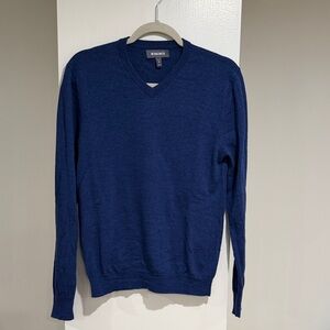 Bonobos men’s V-neck sweater. Sweater is 100% Merino wool. size medium.